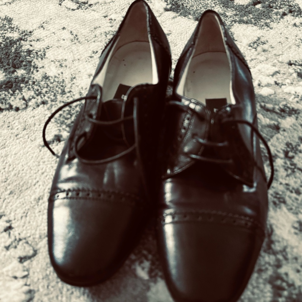Very soft Bally Oxford shoes in size 4.